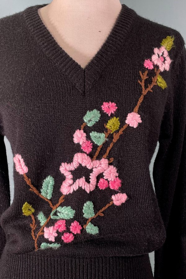 Vintage 70s Rochelle Black Acrylic Embroidered Pullover Sweater S For Sale